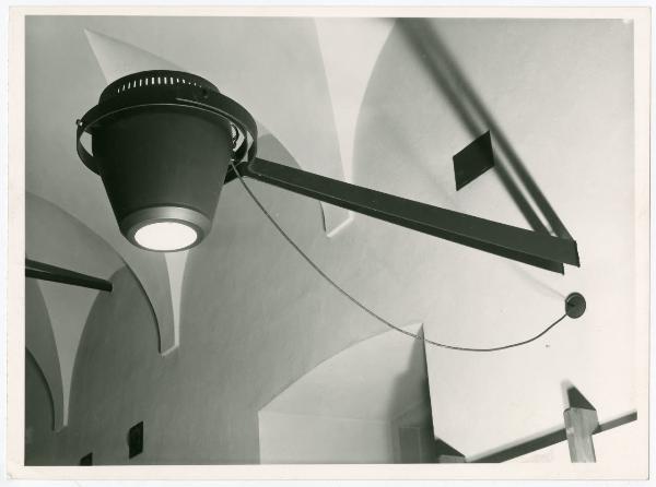 Lampada - studio BBPR - Milano - Castello Sforzesco - Musei Civici - Museo d'Arte Antica - Sala 1 - Allestimento BBPR (1956)