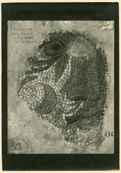 Mosaico - Frammento di testa colossale dal battistero di S. Giovanni a Firenze (inv. 454) - Milano - Castello Sforzesco - Musei Civici - Museo d'Arte Antica - Sala 1