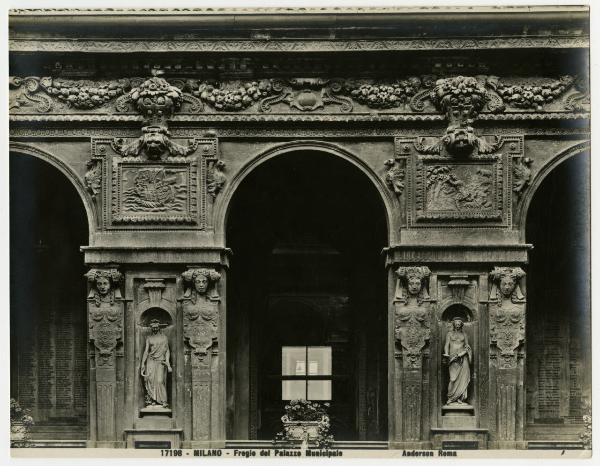 Milano - Palazzo Marino - Loggiato e fregio del primo piano