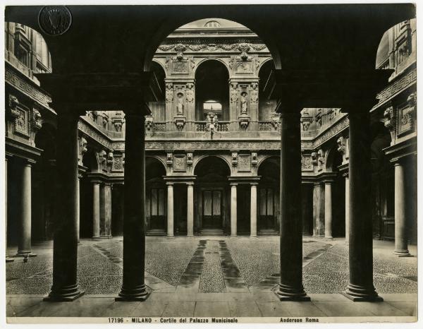 Milano - Palazzo Marino - Veduta generale del cortile principale