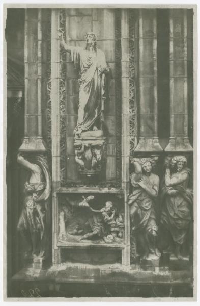 Scultura - Statua di San Giovanni Evangelista e bassorilievo col profeta Elia - Milano - Duomo - Pilone di facciata
