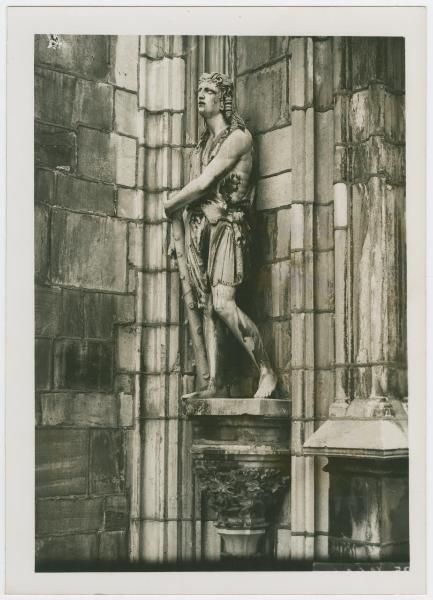 Scultura - Eva col serpente e il piccolo Caino - Milano - Duomo (oggi Museo del Duomo)