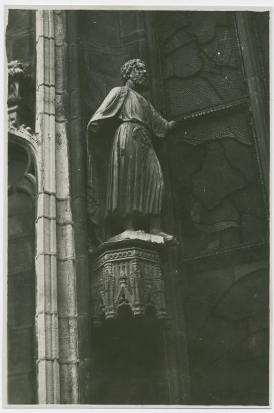 Scultura - Santo non identificato - Milano - Duomo, finestrone dell'abside