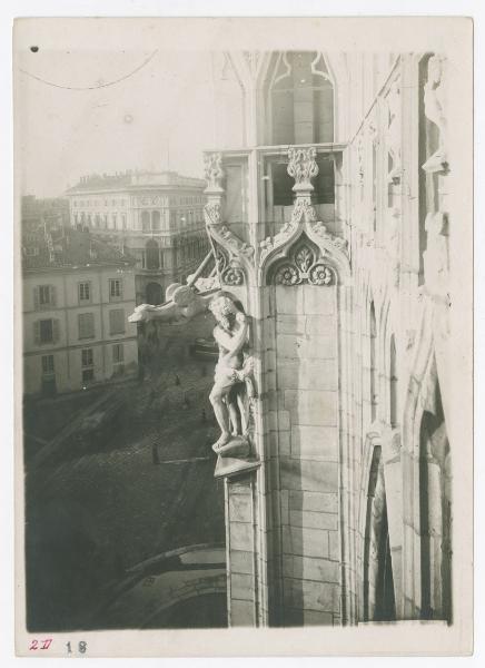 Scultura - Gigante e doccione - Milano - Duomo, transetto meridionale