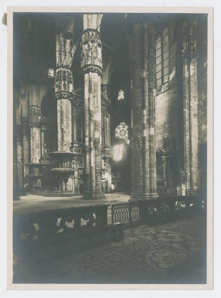 Milano - Duomo - Veduta del presbiterio con l'altare maggiore