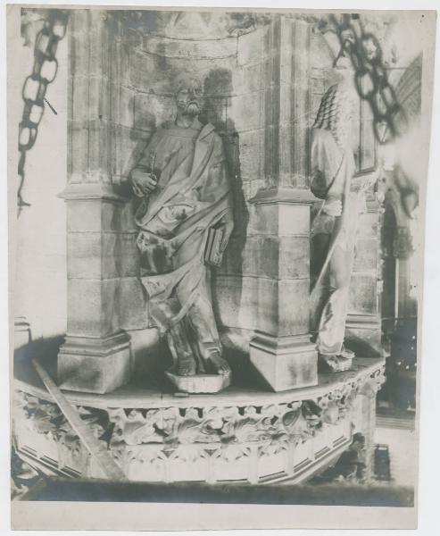 Scultura - Statue su pilone (sec. XV) - Milano - Duomo, navata centrale