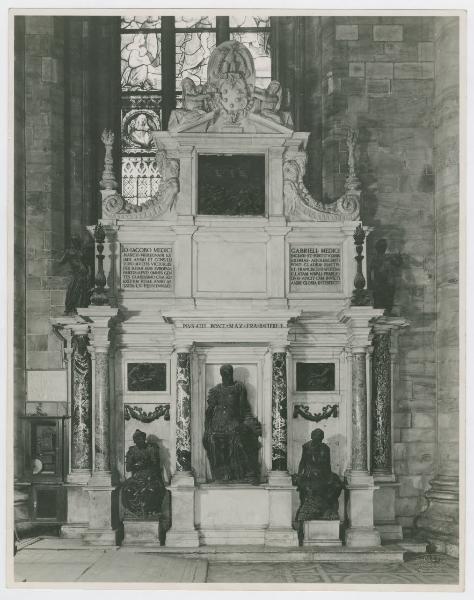 Milano - Duomo - Monumento a Gian Giacomo Medici di Marignano detto il "Medeghino", marmo e metallo (1565) - Leone Leoni