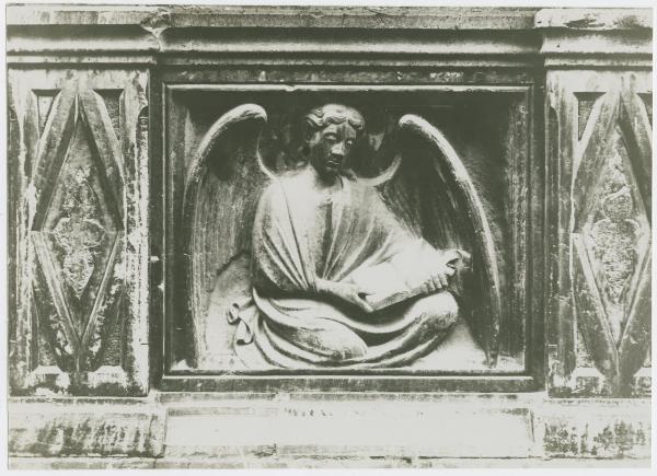 Scultura - Bassorilievo con L'Angelo, Maestro del Battista (attr.), sec. XV - Bologna - S. Petronio, finestrone del lato occidentale