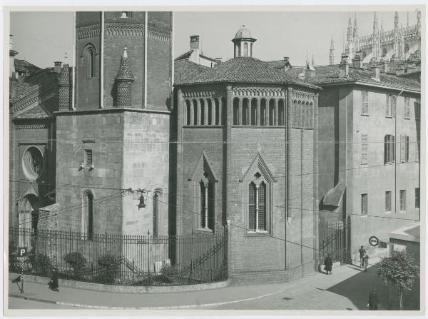 Milano - Chiesa San Gottardo in Corte - Veduta dell'abside e della base del campanile da Largo Schuster