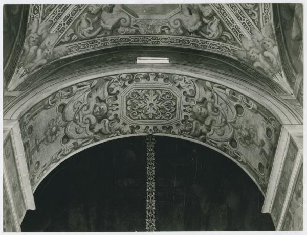 Milano - Chiesa di Sant'Angelo - Cappella di San Pietro d'Alcantara - Arcone con affreschi di ambito del Morazzone