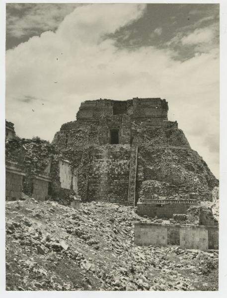 Messico - Yucatan - Uxmal - Piramide del Mago