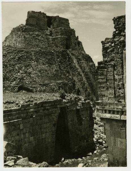 Messico - Yucatan - Uxmal - Piramide del mago