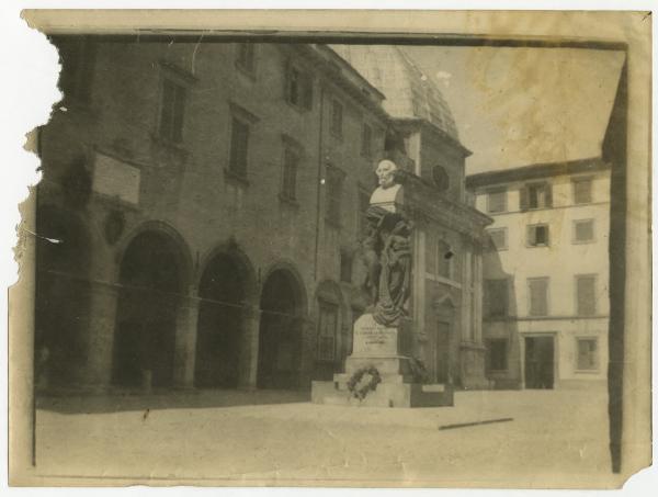 Pesaro, piazza Mamiani - Monumento a Terenzio Mamiani