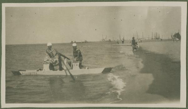 Ritratto femminile - Fulvia e Leli Di Stefano sul pattino nel mare - Cattolica