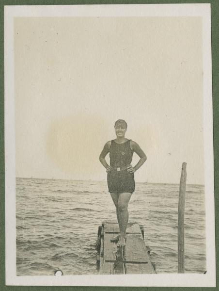 Ritratto femminile - Marieda Di Stefano sul pontile - Cattolica - Mare