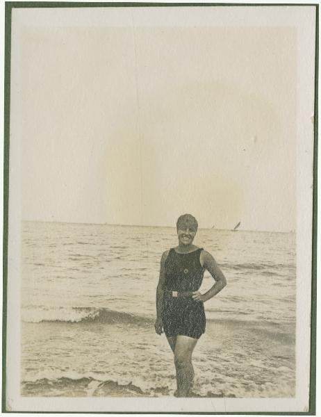 Ritratto femminile - Marieda Di Stefano sulla spiaggia - Cattolica - Mare