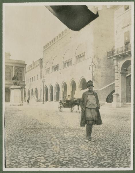 Ritratto femminile - Marieda Di Stefano - Rimini - Piazza Cavour