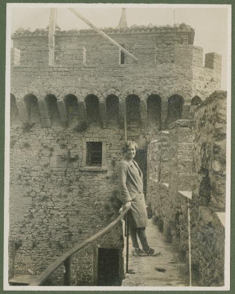 Ritratto femminile - Marieda Di Stefano - San Marino - Torre, fortezza