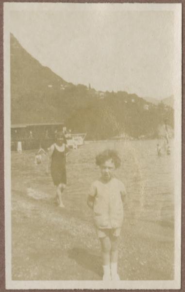 Ritratto infantile - Gigi Bosisio sulla spiaggia - Lugano - Lago