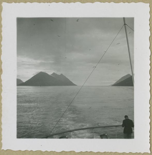 Isole Faroe - Mare - Montagne - Uomo sul piroscafo Lafayette