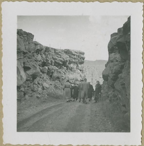 Ritratto femminile - Marieda Di Stefano con altre persone - Islanda - Parco Nazionale Thingvellir