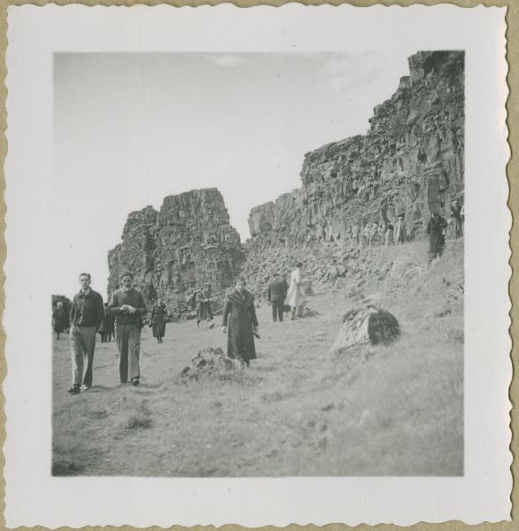 Ritratto femminile - Marieda Di Stefano con altre persone - Islanda - Parco Nazionale Thingvellir - Lögberg Althing