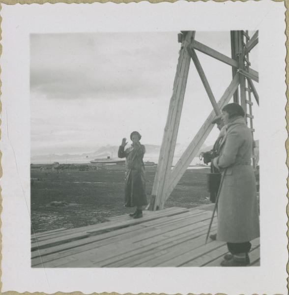 Ritratto femminile - Marieda Di Stefano - Hangar del dirigibile Italia - Svalbard, isola Spitsbergen - Kongsfjorden (Baia del Re), fiordo