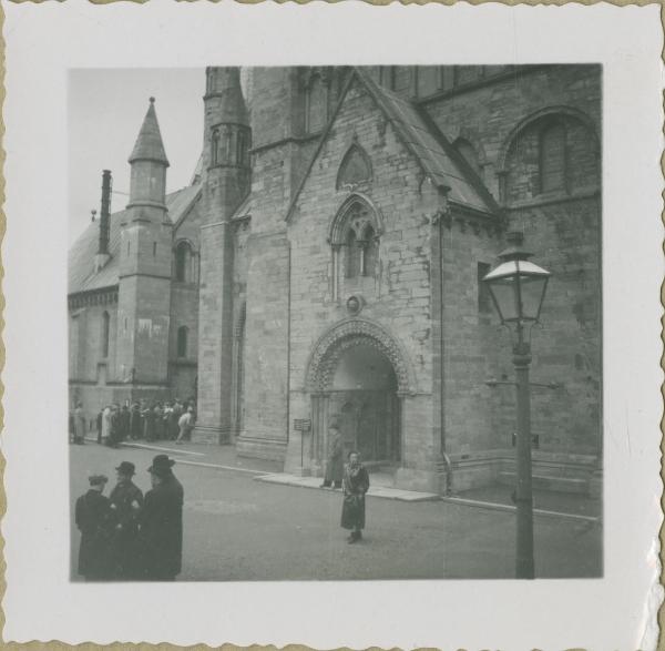 Ritratto femminile - Marieda Di Stefano - Trondheim - Cattedrale - Portale laterale