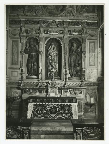 Milano - chiesa di Sant'Angelo - cappella della Madonna della Misericordia - interno - altare - sculture - San Francesco d'Assisi - Madonna col Bambino - Santa Margherita d'Antiochia