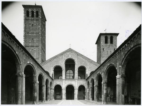 Milano - basilica di Sant'Ambrogio - facciata