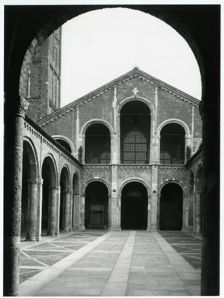 Milano - basilica di Sant'Ambrogio - facciata