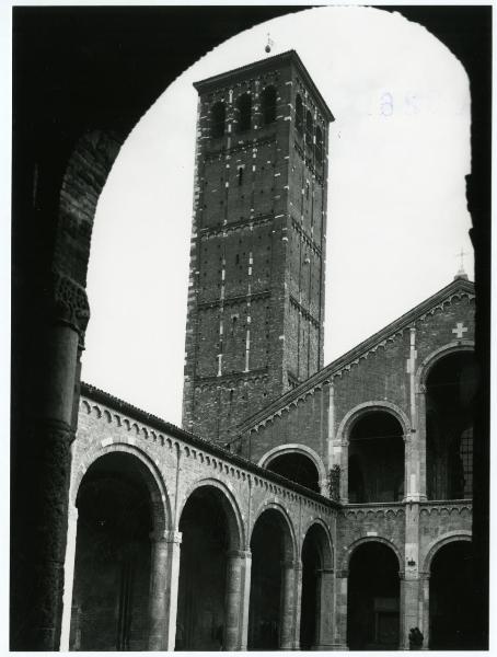 Milano - basilica di Sant'Ambrogio - campanile dei Canonici