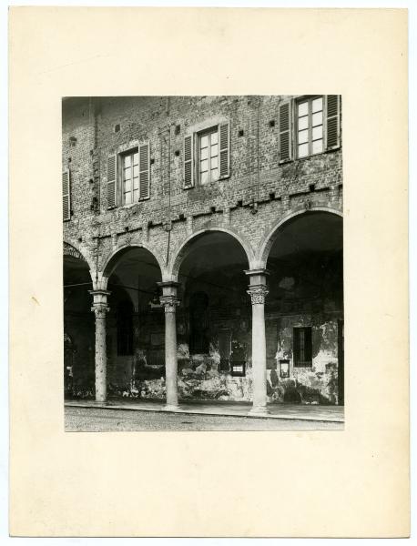 Milano - Basilica di Sant'Ambrogio - Canonica - Portico del Bramante