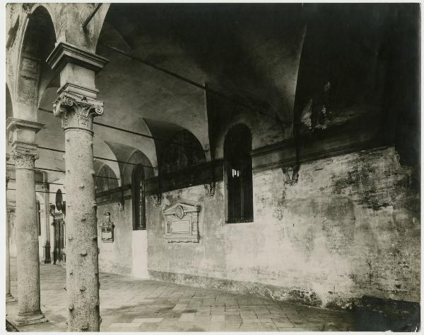 Milano - basilica di Sant'Ambrogio - canonica - portico del Bramante