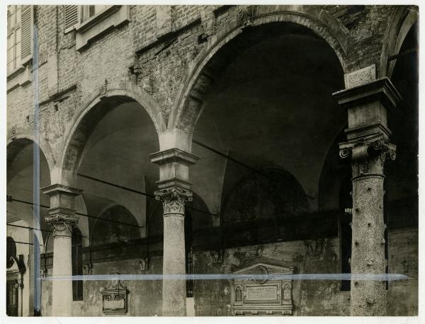 Milano - basilica di Sant'Ambrogio - canonica - portico del Bramante