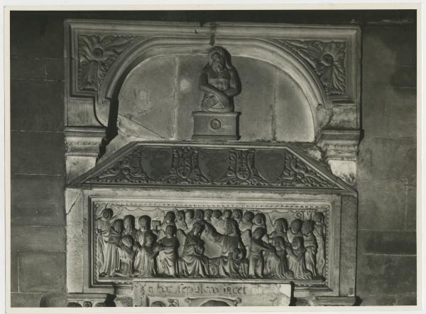 Scultura - bassorilievo - Cristo in Pietà - Incoronazione della Vergine - Monumento sepolcrale dei Visconti di Angera e Fontaneto - Giovanni di Baldinuccio da Pisa - Milano - Sant'Eustorgio - cappella di San Tommaso