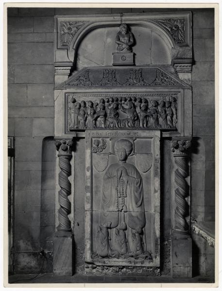 Scultura - Monumento sepolcrale dei signori di Angera e Fontaneto - Giovanni di Baldinuccio da Pisa - Lapide sepolcrale di Agnese Besozzi - Milano - bsilica di Sant'Eustorgio - cappella Visconti - sesta cappella a destra