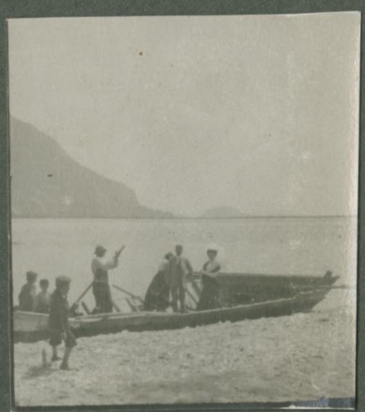 Lago - Ritratto di gruppo - Barca - Montagne