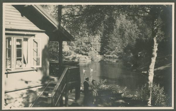 Esterno - Parco - Bacino d'acqua - Ritratto femminile - Marieda Di Stefano - Uomo - Edificio - Veduta