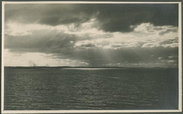 Mare - Cielo - Nubi - Raggi di sole - Veduta dalla nave da crociera