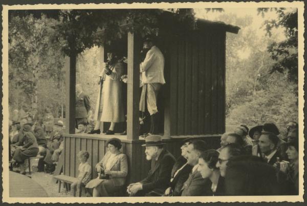 Oslo, penisola di Bygdøy - Museo del popolo norvegese - Spettacolo all'aperto - Danza tradizionale - Musicisti - Pubblico