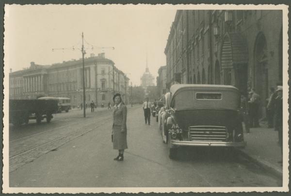 San Pietroburgo - Strada - Ritratto femminile - Marieda Di Stefano - Ammiragliato sullo sfondo - Automobili