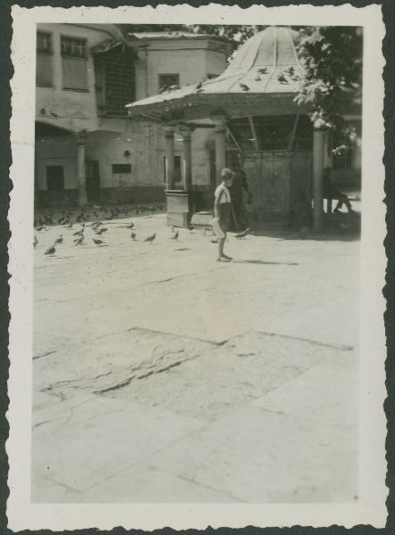 Istanbul - Moschea Eyüp Sultan - Fontana - Bambino - Piccioni