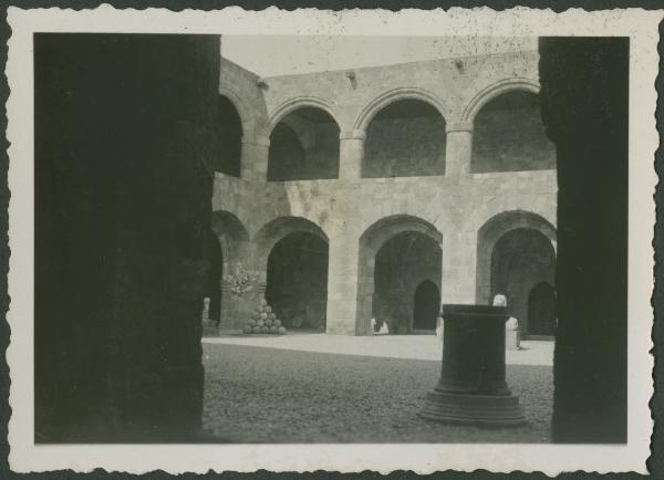 Rodi - Museo Archeologico - Ospedale dei Cavalieri - Cortile - Doppia Loggia - Arcate