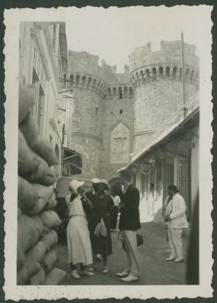 Rodi - Porta Marina - Torri - Fortificazione - Mura - Marieda Di Stefano e Mariuccia Mendini