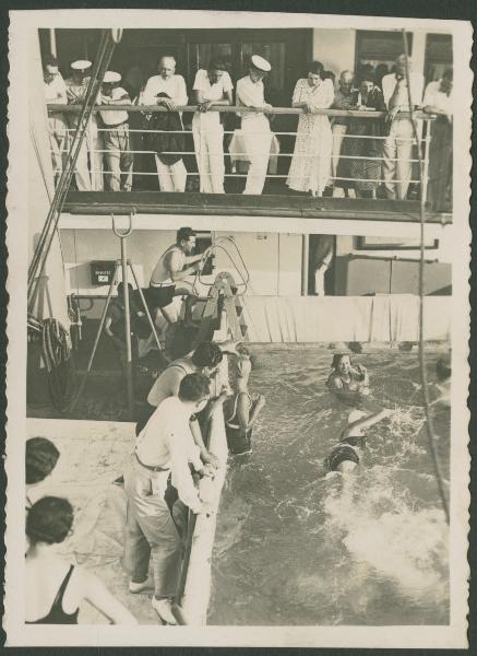 Nave da crociera Stella d'Italia - Piscina - Marieda Di Stefano in acqua - Uomini, donne, marinai