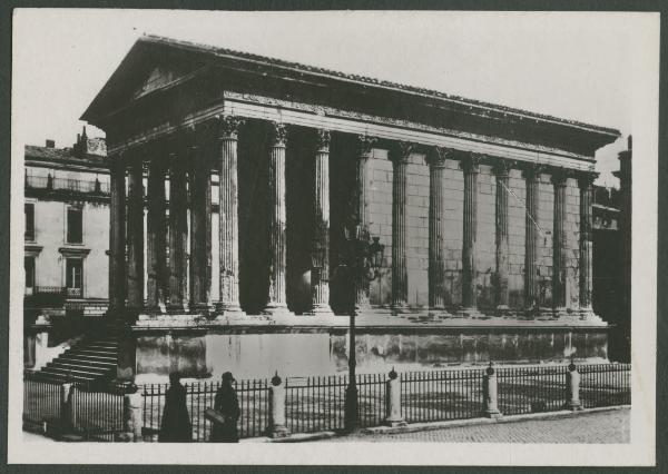 Nimes - Tempio Maison Carrée