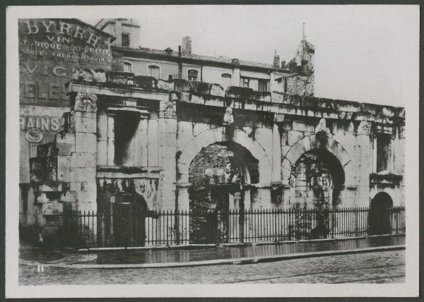 Nimes - Porta Augusta