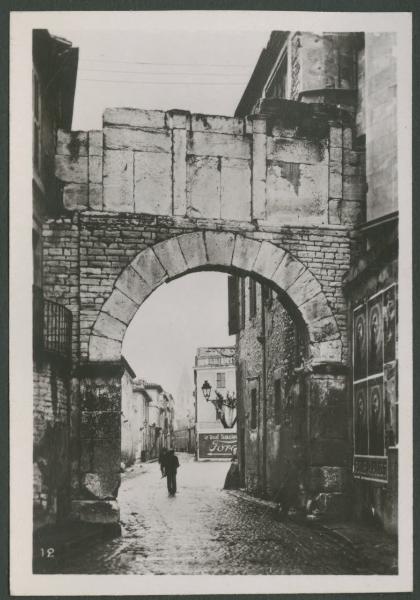 Nimes - Porta di Francia