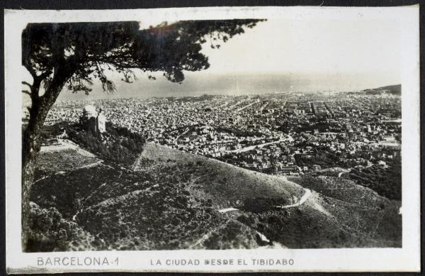 Barcellona - Veduta della città dal Tibidabo - Albero